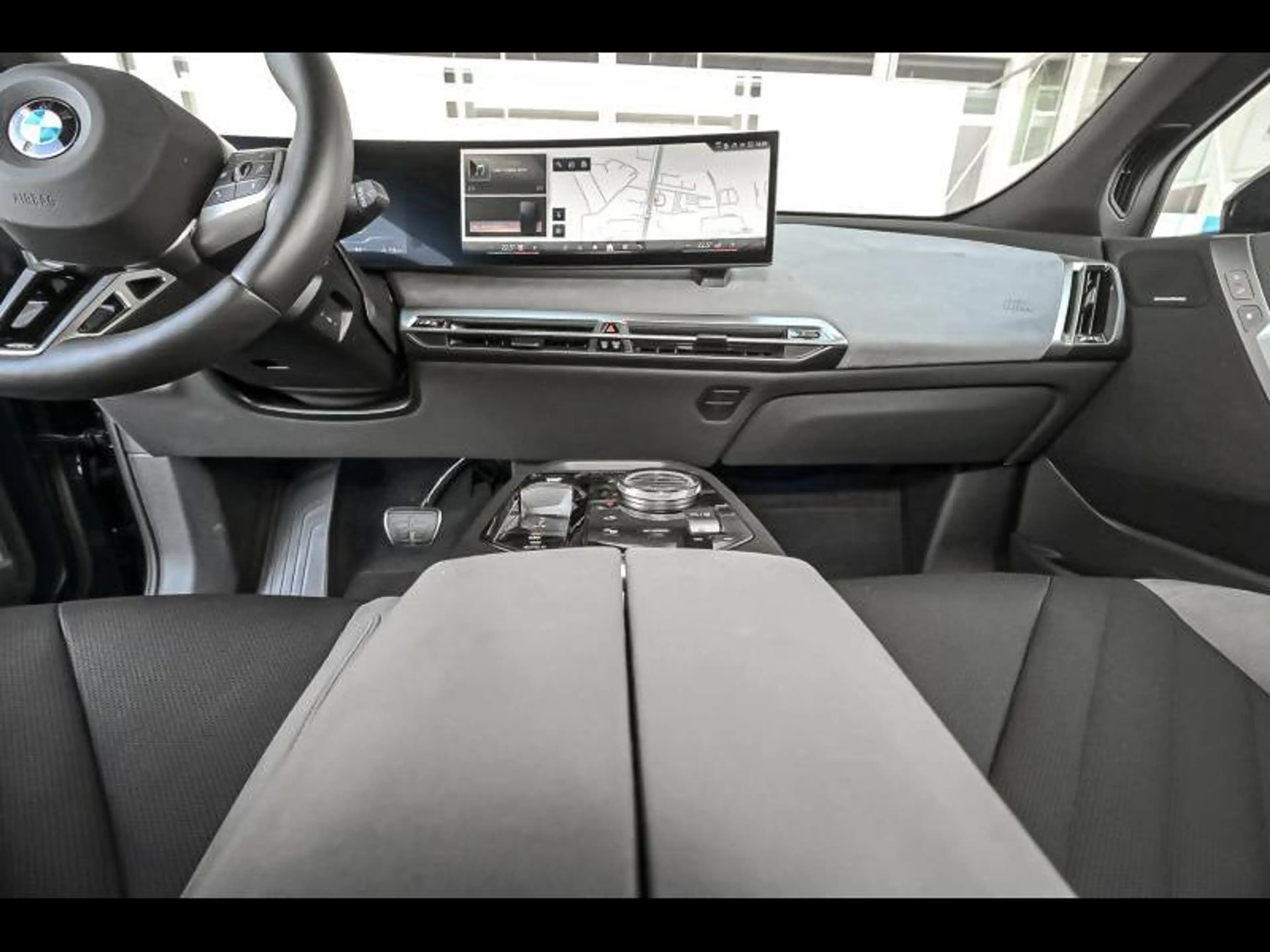 BMW iX xDrive45 - M SPORTPAKKET PRO — photo 7