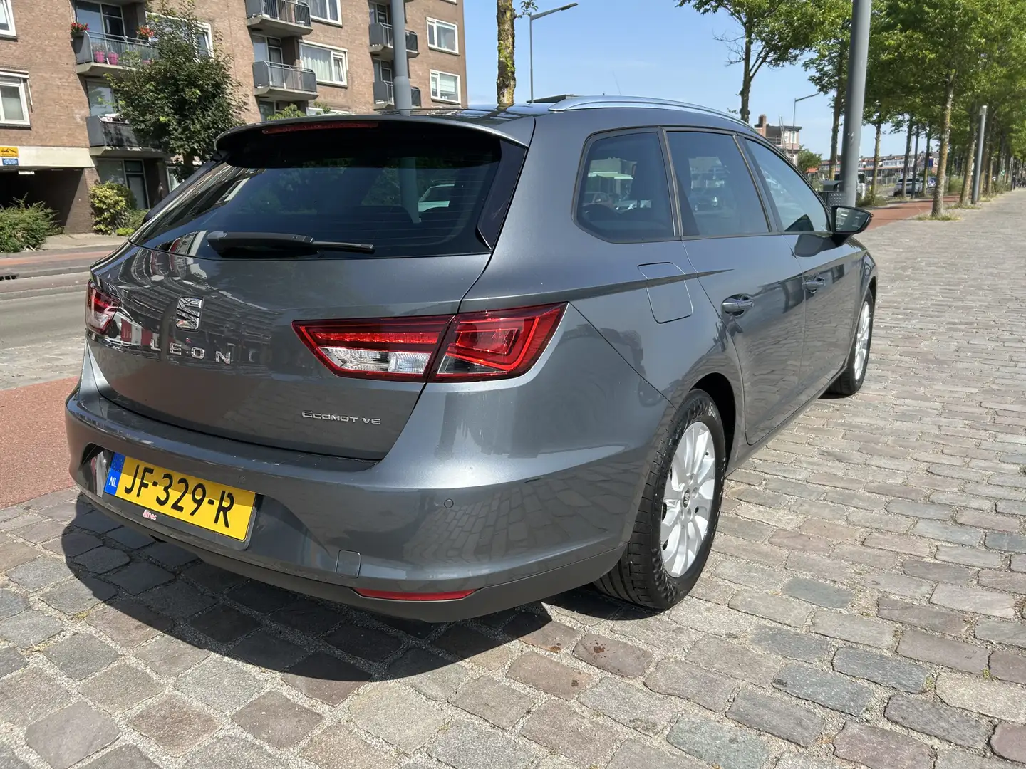 SEAT Leon ST 1.0 EcoTSI Style Connect airco/ecc navigatie ap Grijs - 2