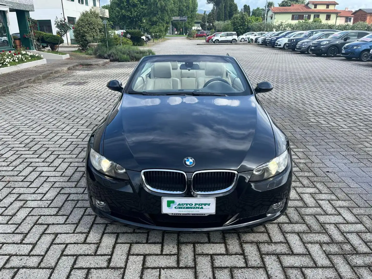 BMW 320 i cat Cabrio Futura Noir - 2