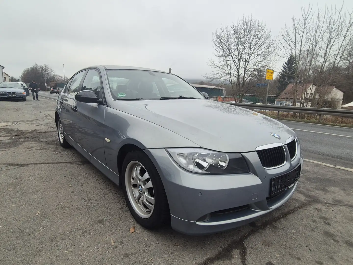 BMW 320 320i Aut. Alu PDC Klimaautomatik Silber - 2