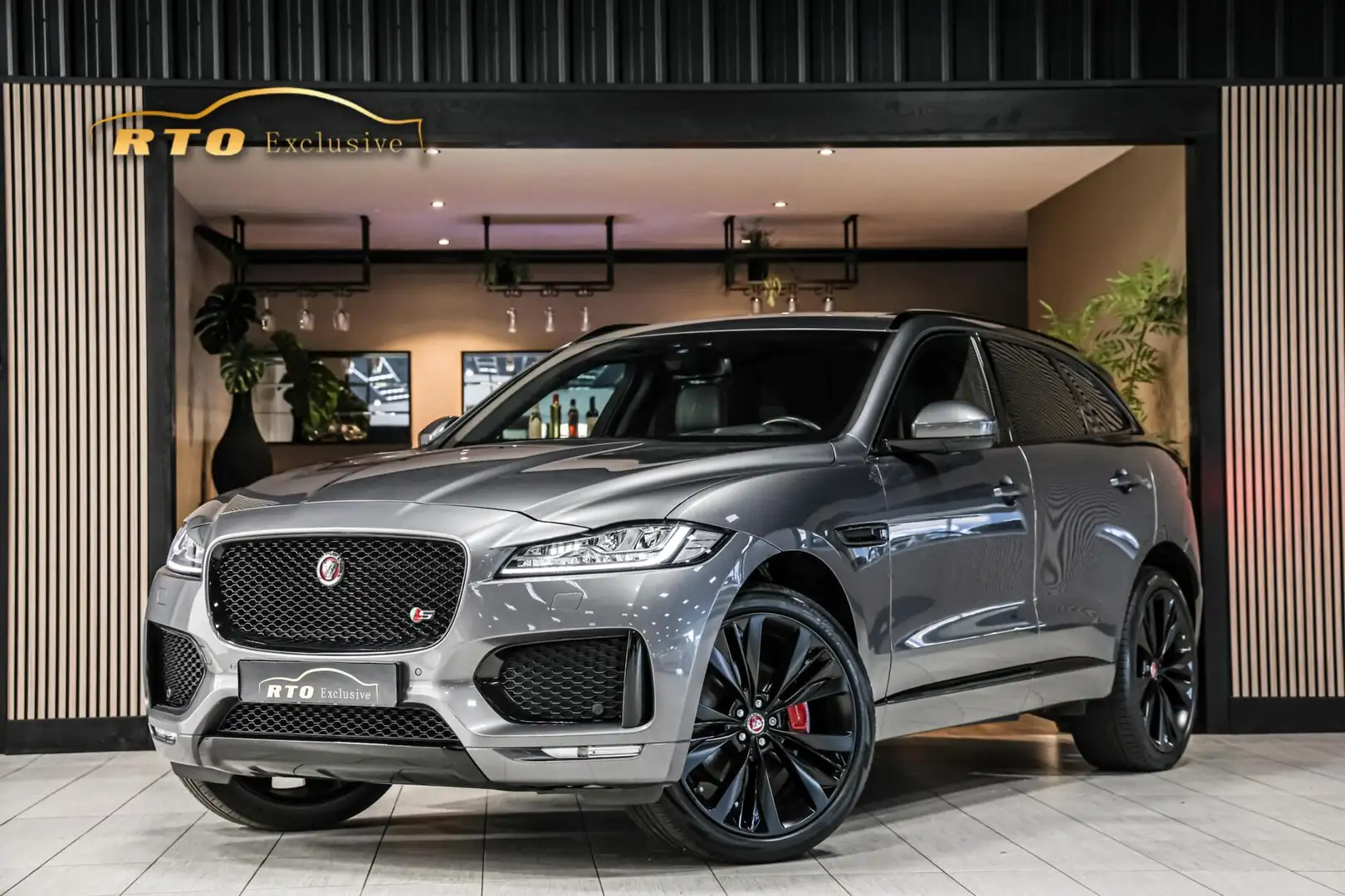 Jaguar F-Pace 3.0 S/C S AWD|Pano|alcantara|HUD|22''|Carplay Grijs - 1