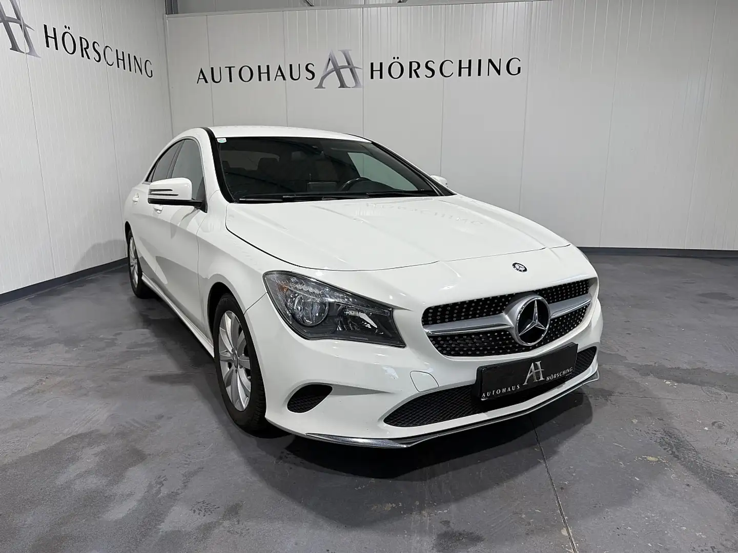 Mercedes-Benz CLA 200 Aut. Weiß - 1