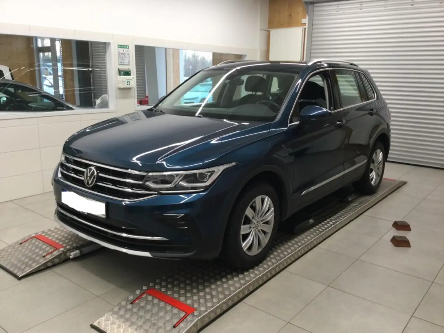 Volkswagen Tiguan Elegance PLUG-IN MATRIX AHK SHZ APP DAB+ Blau - 2