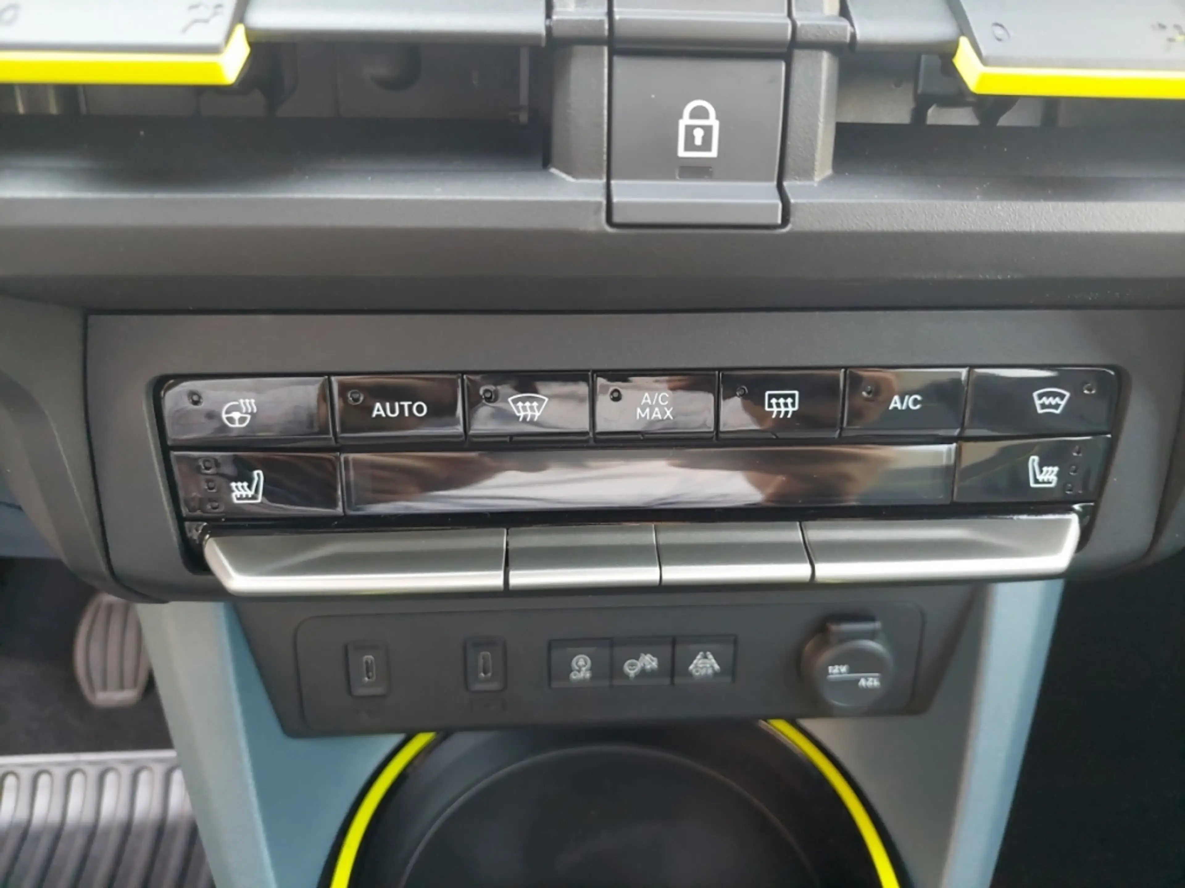 Fiat Grande Panda La Prima mHEV 110 — photo 15