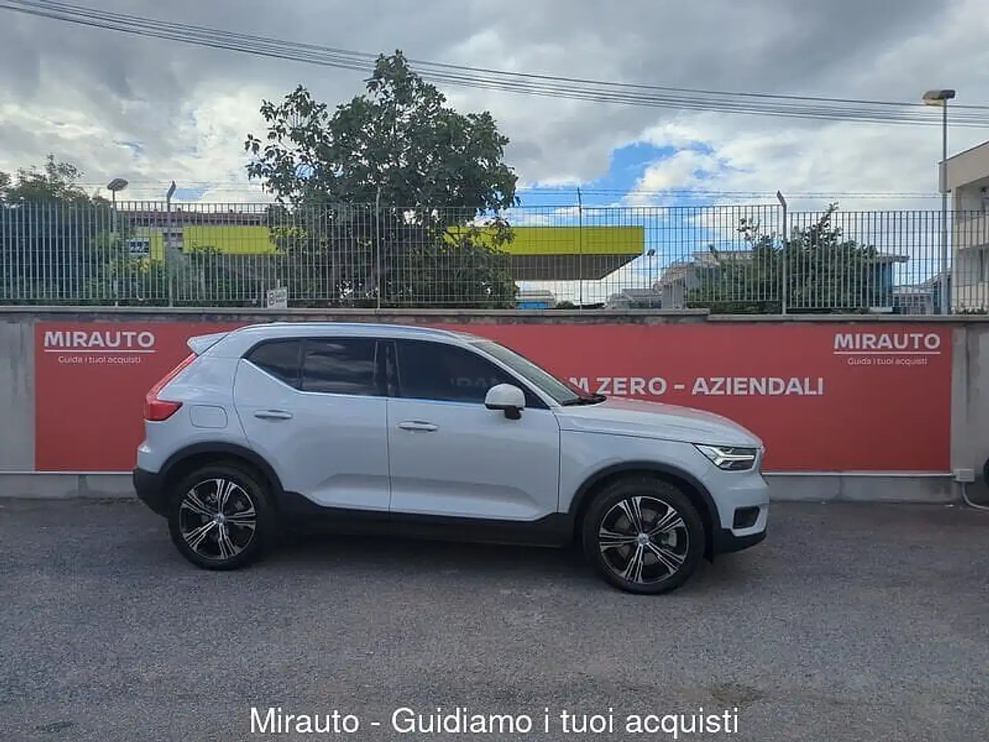 Volvo XC40 (2017-) XC40 T5 Recharge Plug-in Hybrid R-design Grijs - 1