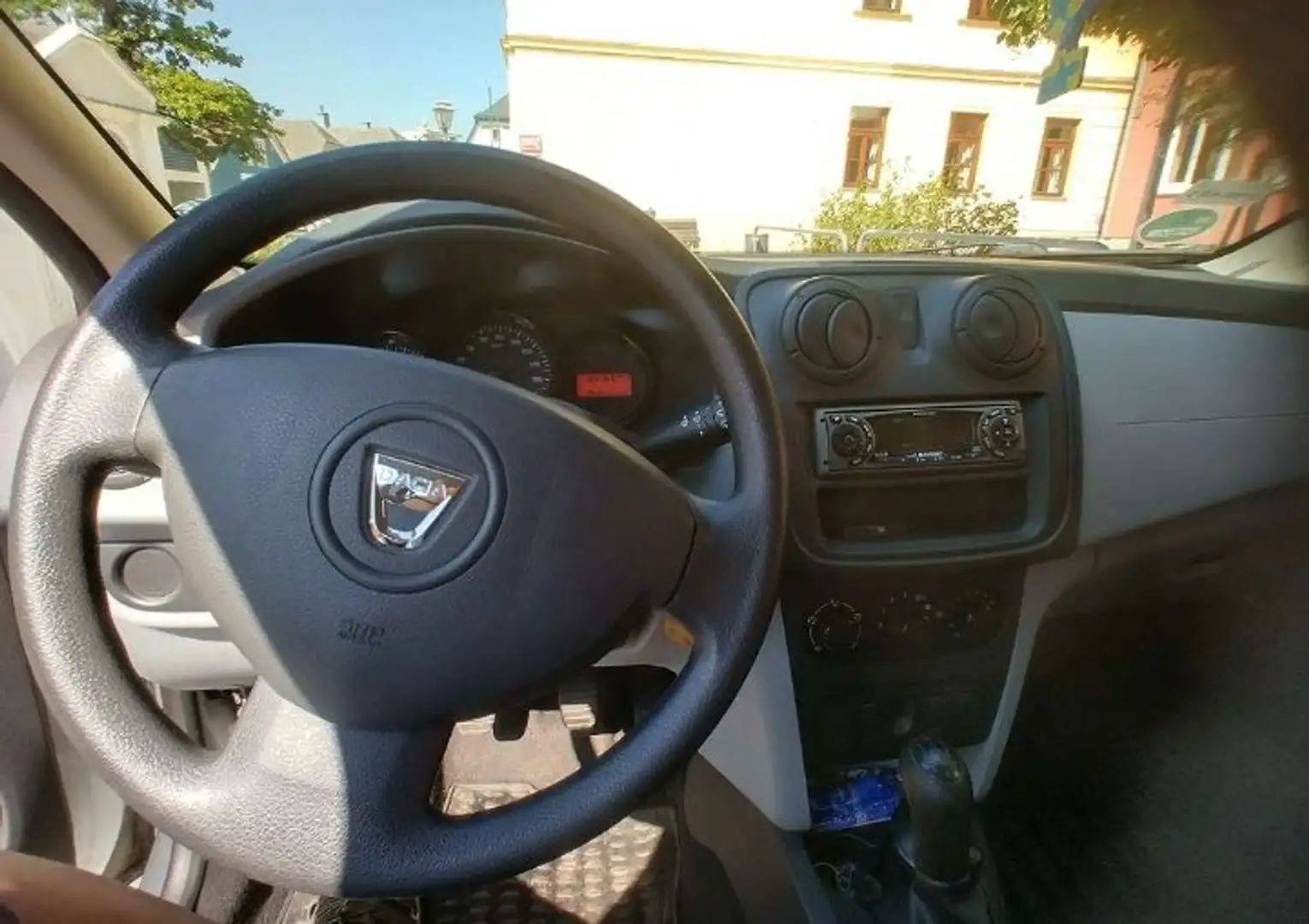 Dacia Sandero 1,2 16V 75 Weiß - 2