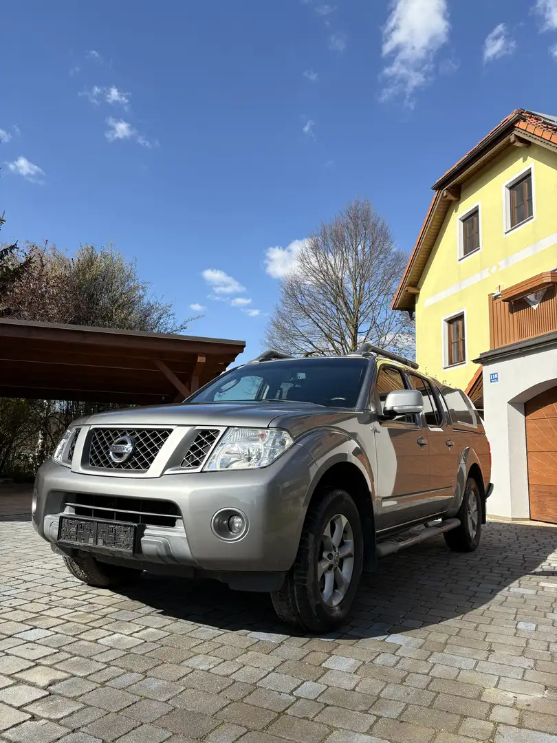 Nissan Navara Grau - 1