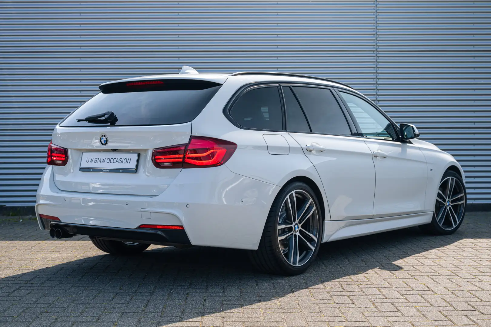 BMW 320 3 Serie Touring 320i M Sport Automaat / Sportstoel Wit - 2