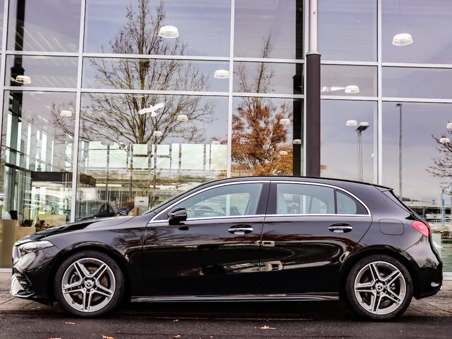 Mercedes-Benz A 220 d AMG Premium/LED/Kamera/MBUX/Winterpaket Noir - 2