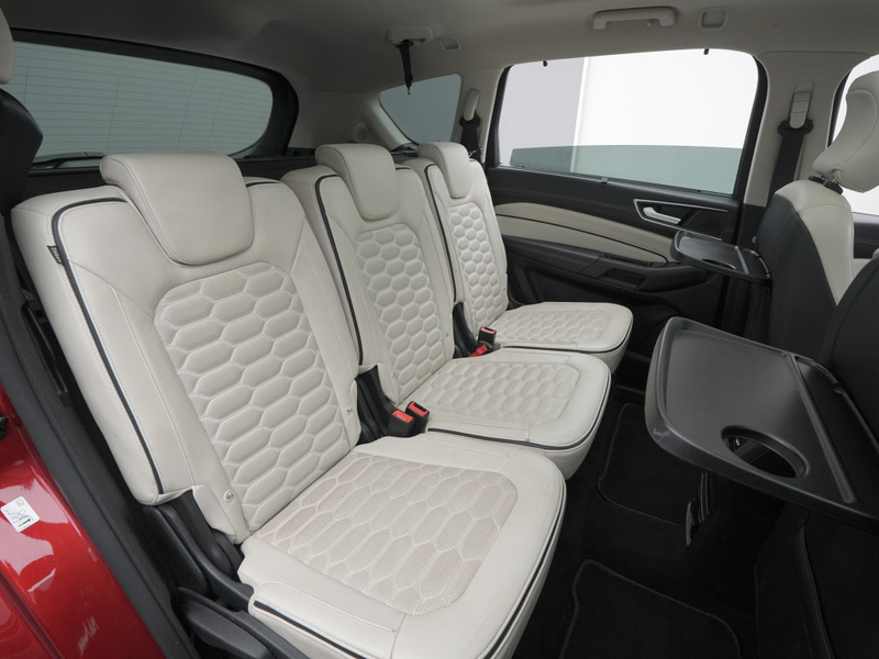 Ford S-Max Vignale 180PS Aut. 4x4/AHK/Pano — photo 14