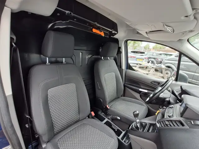 Ford Transit Connect view 4
