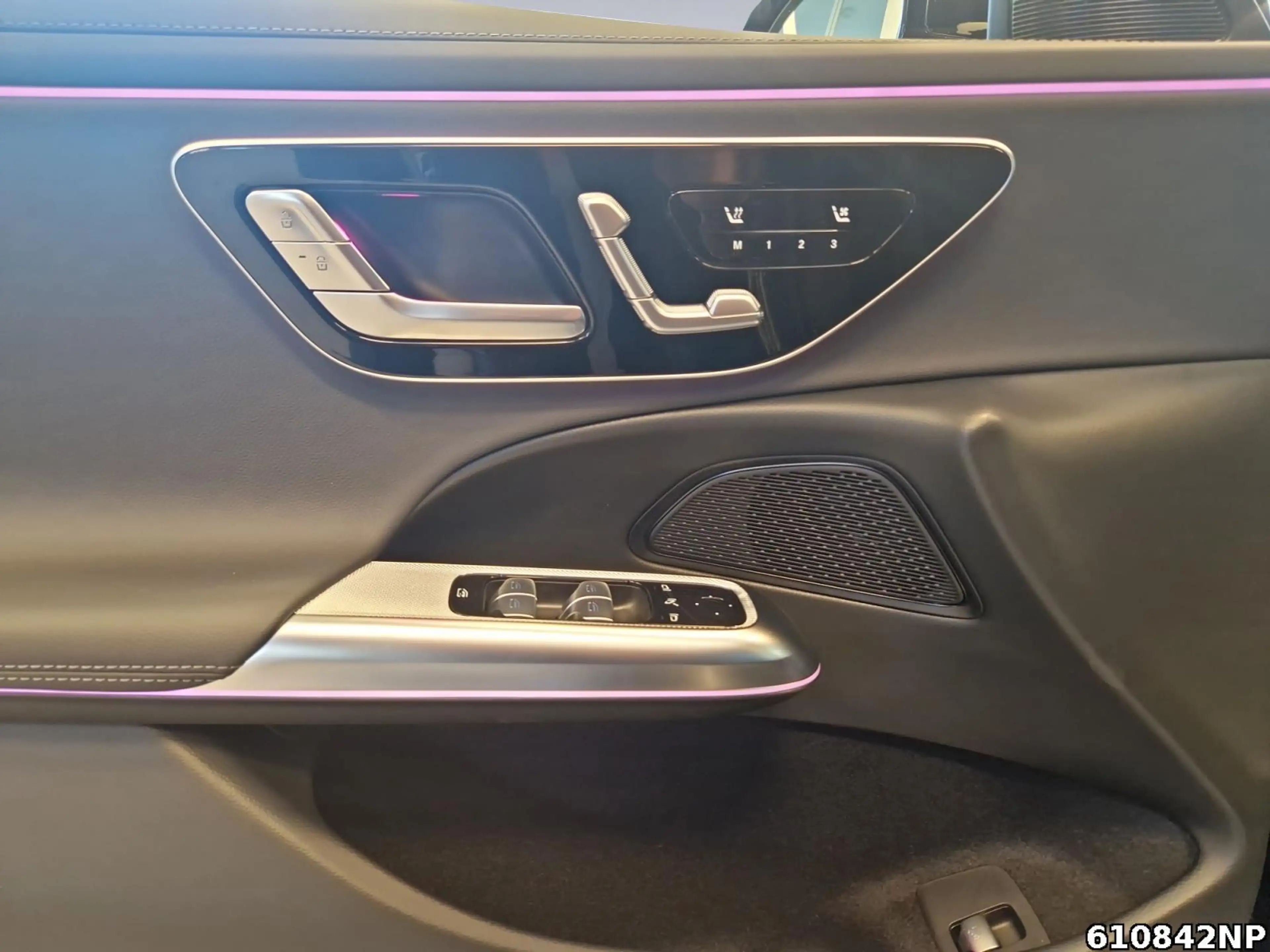 Mercedes-Benz E 450 d T 4M AMG Pano AHK Sitzklima DIGITAL-L — photo 14