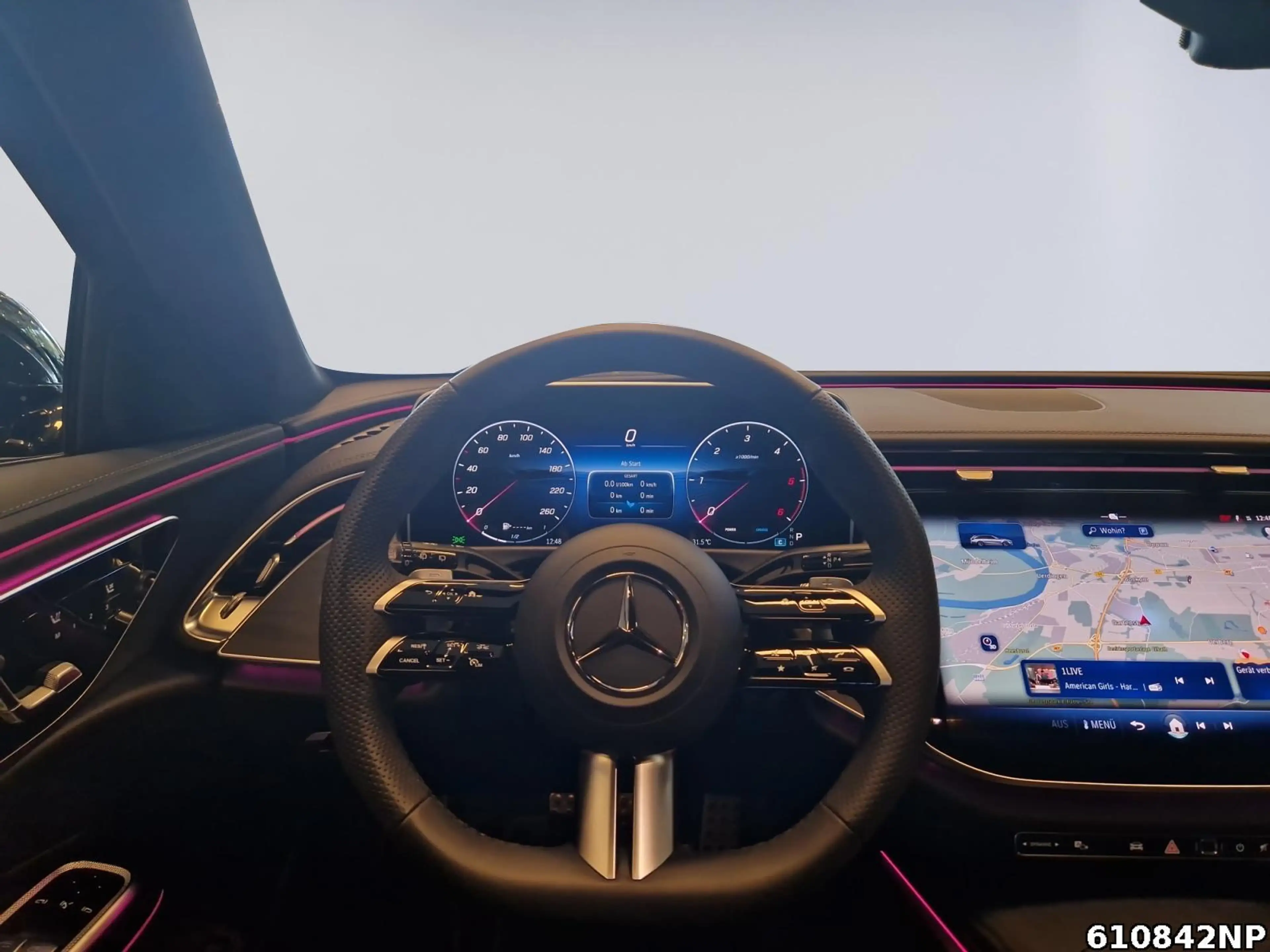 Mercedes-Benz E 450 d T 4M AMG Pano AHK Sitzklima DIGITAL-L — photo 9