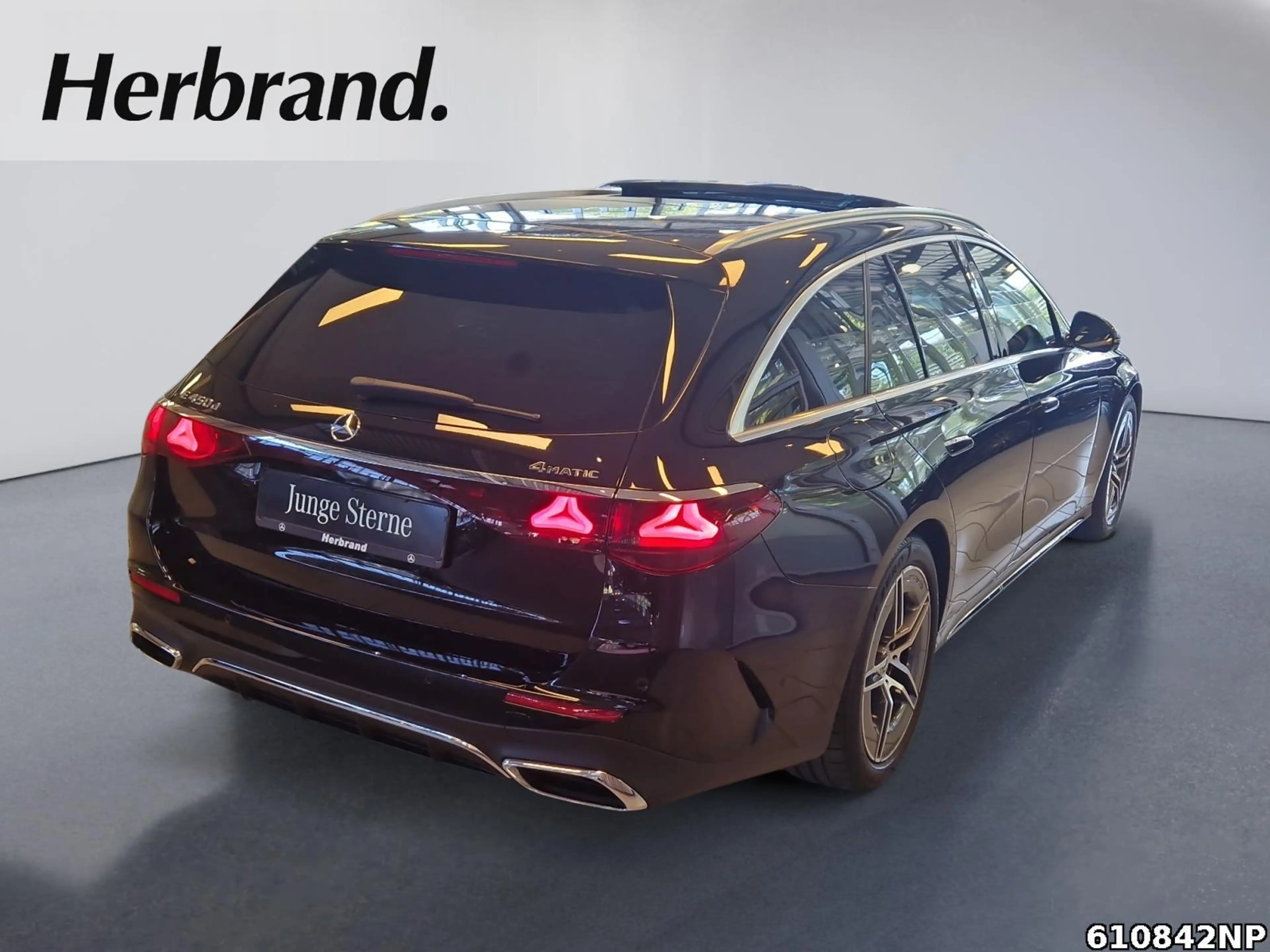 Mercedes-Benz E 450 d T 4M AMG Pano AHK Sitzklima DIGITAL-L — photo 3