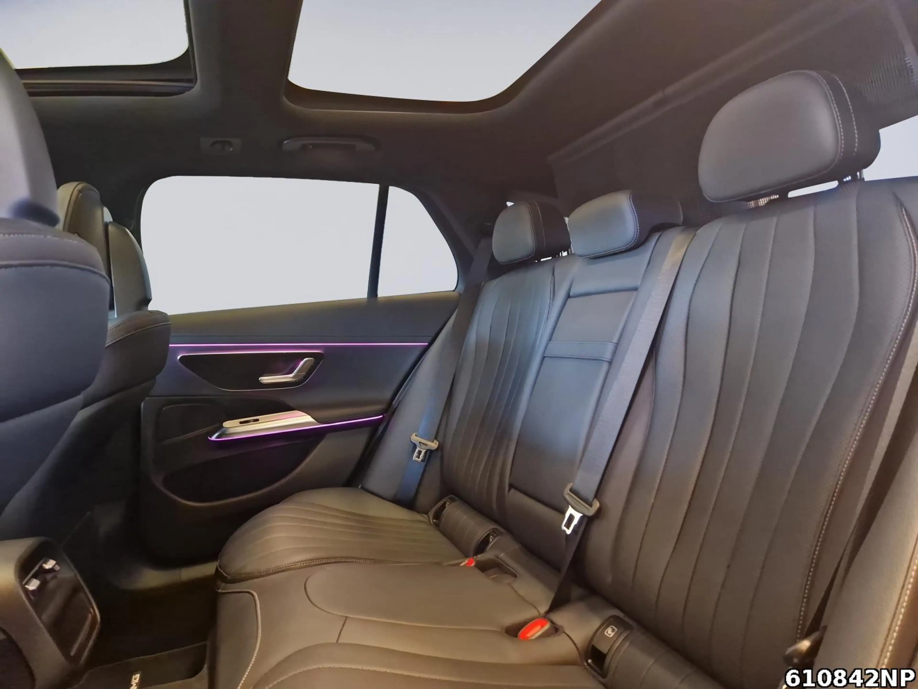 Mercedes-Benz E 450 d T 4M AMG Pano AHK Sitzklima DIGITAL-L — photo 11