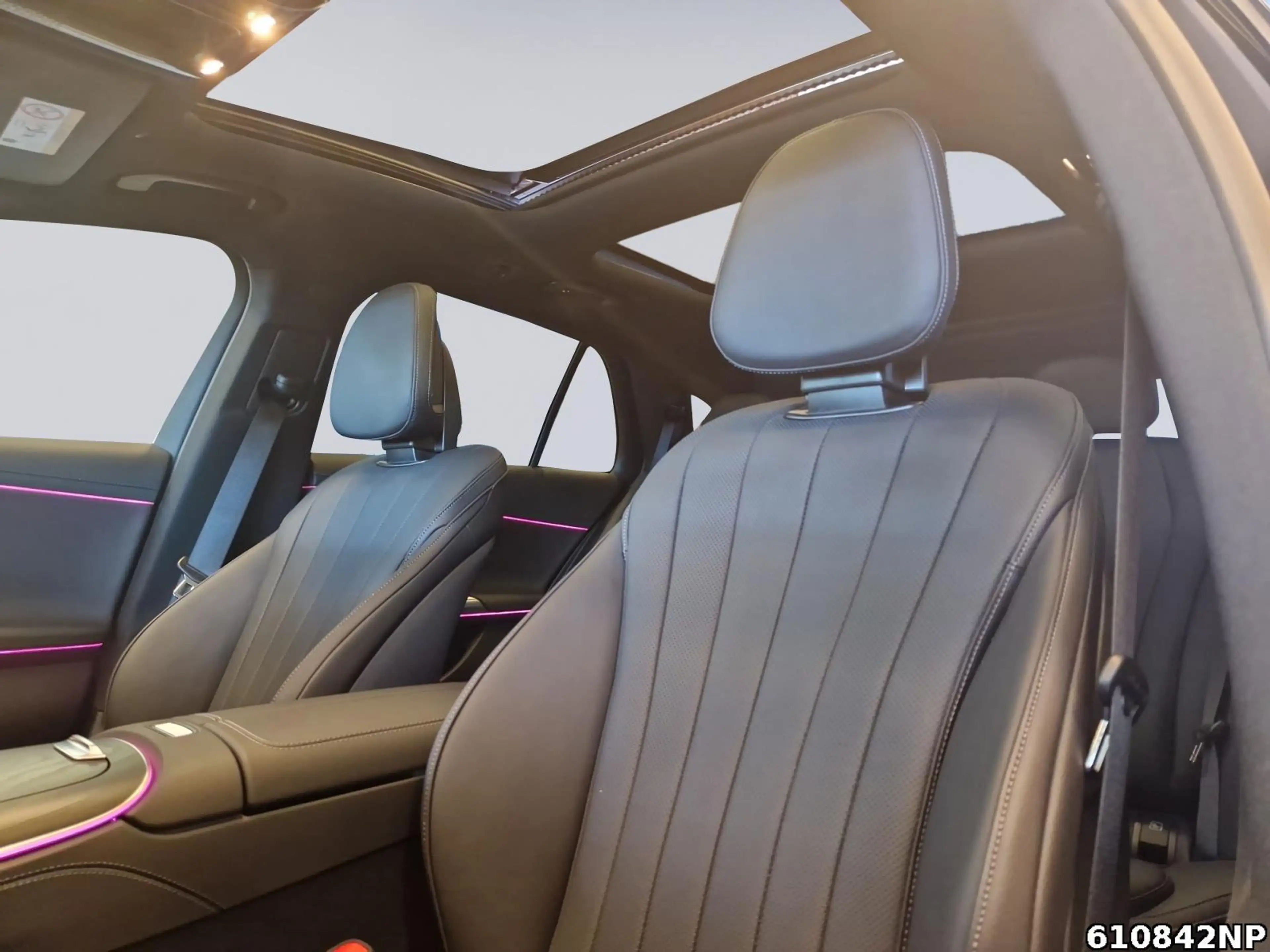 Mercedes-Benz E 450 d T 4M AMG Pano AHK Sitzklima DIGITAL-L — photo 10
