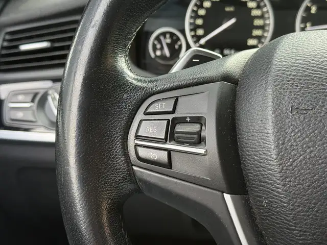 BMW X4 view 9