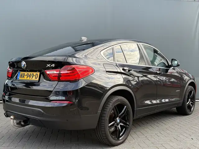 BMW X4 view 2
