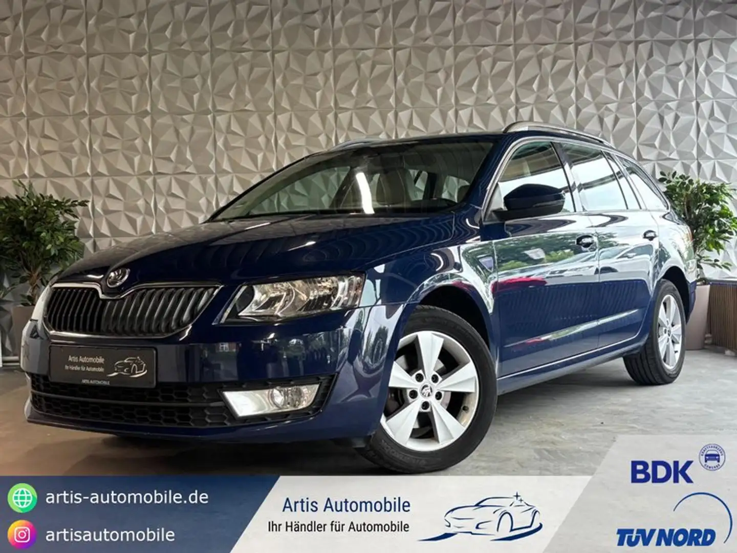 Skoda Octavia Combi Elegance NAVI*SITZHEIZUNG*KLIMA Blau - 1