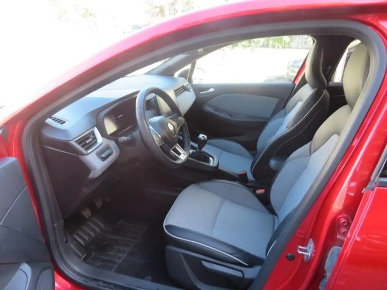 Renault Clio Citadine 5 portes — photo 17