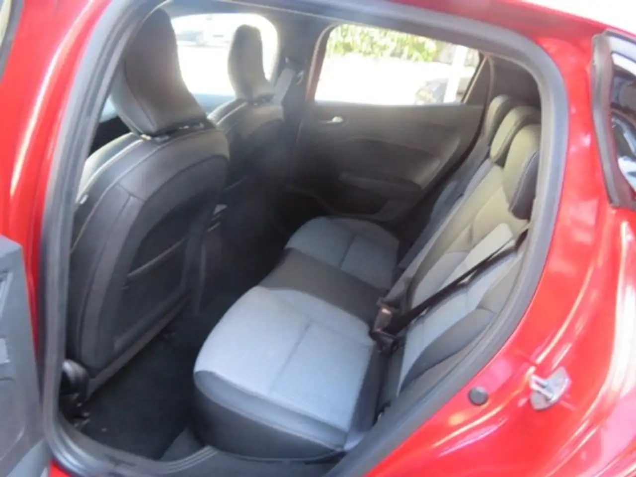 Renault Clio Citadine 5 portes — photo 5