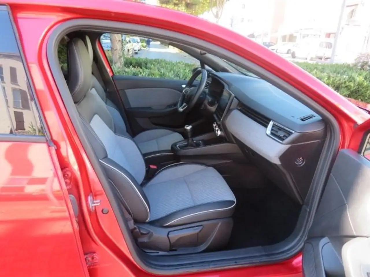 Renault Clio Citadine 5 portes — photo 6