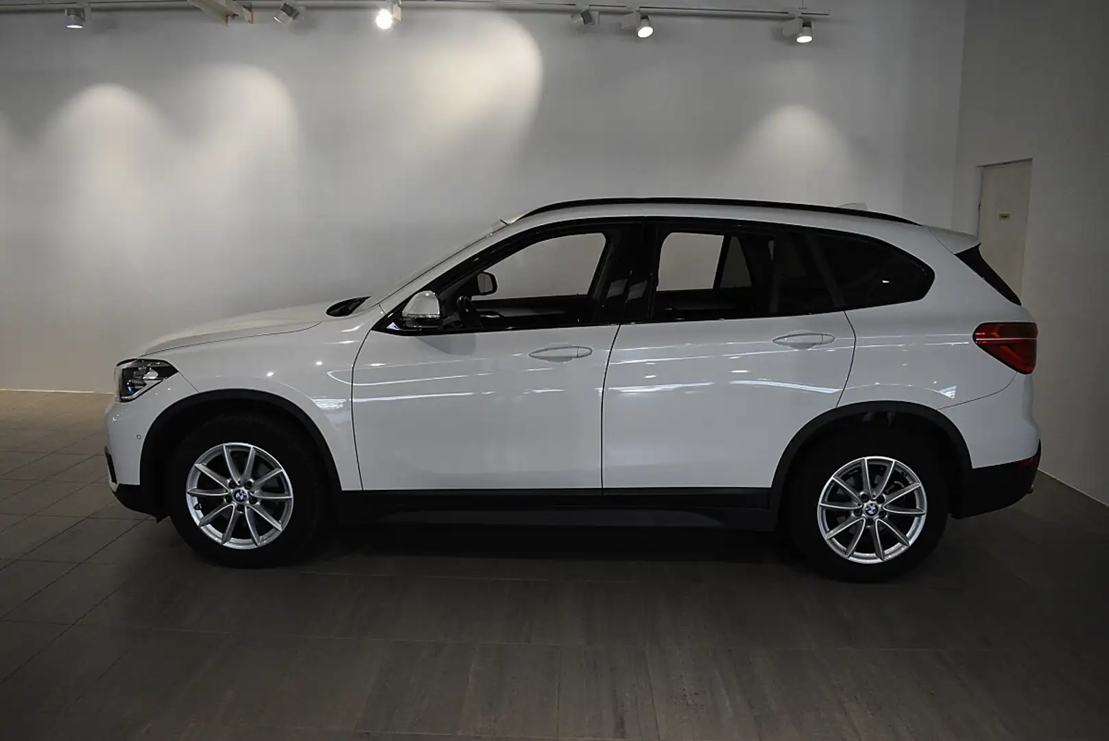 BMW X1 xDrive18d Advantage Weiß - 2