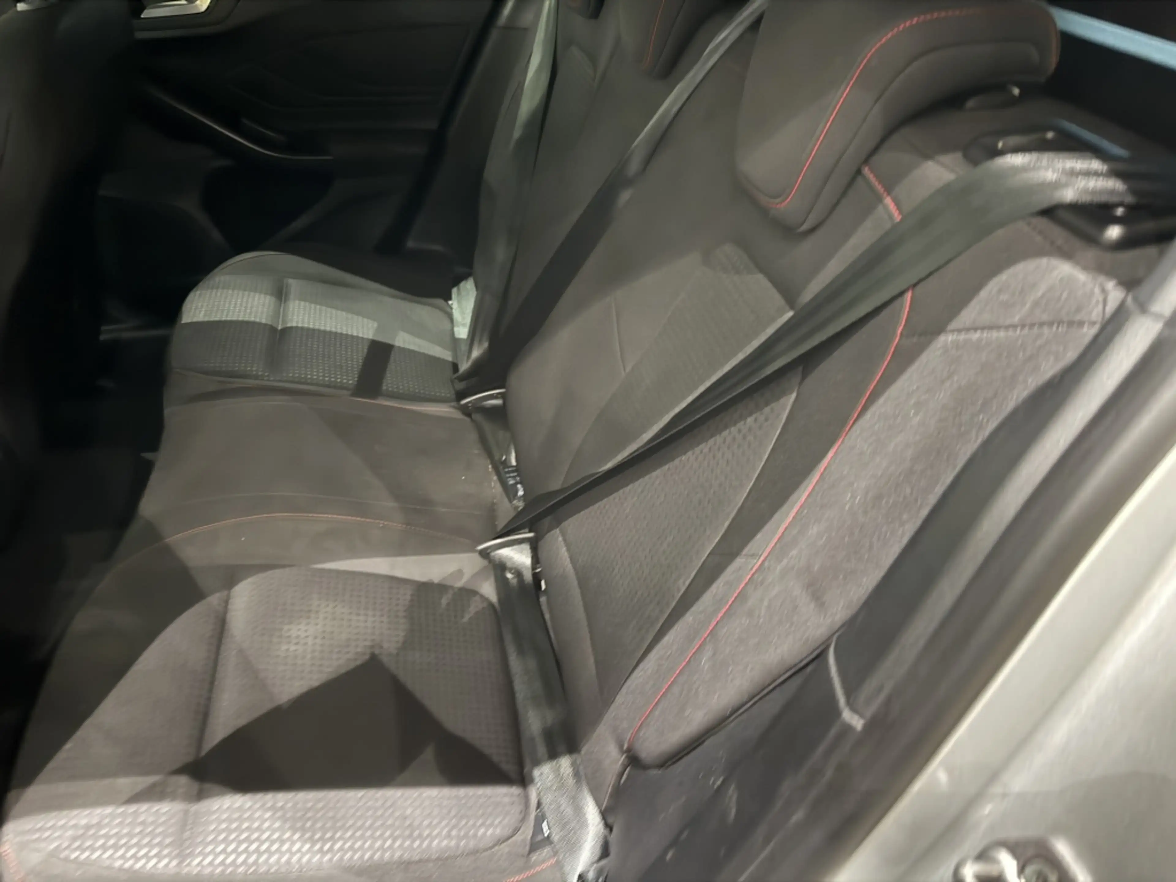 Ford Focus Wagon 1.0 EcoBoost Hybrid | ST Line — photo 6