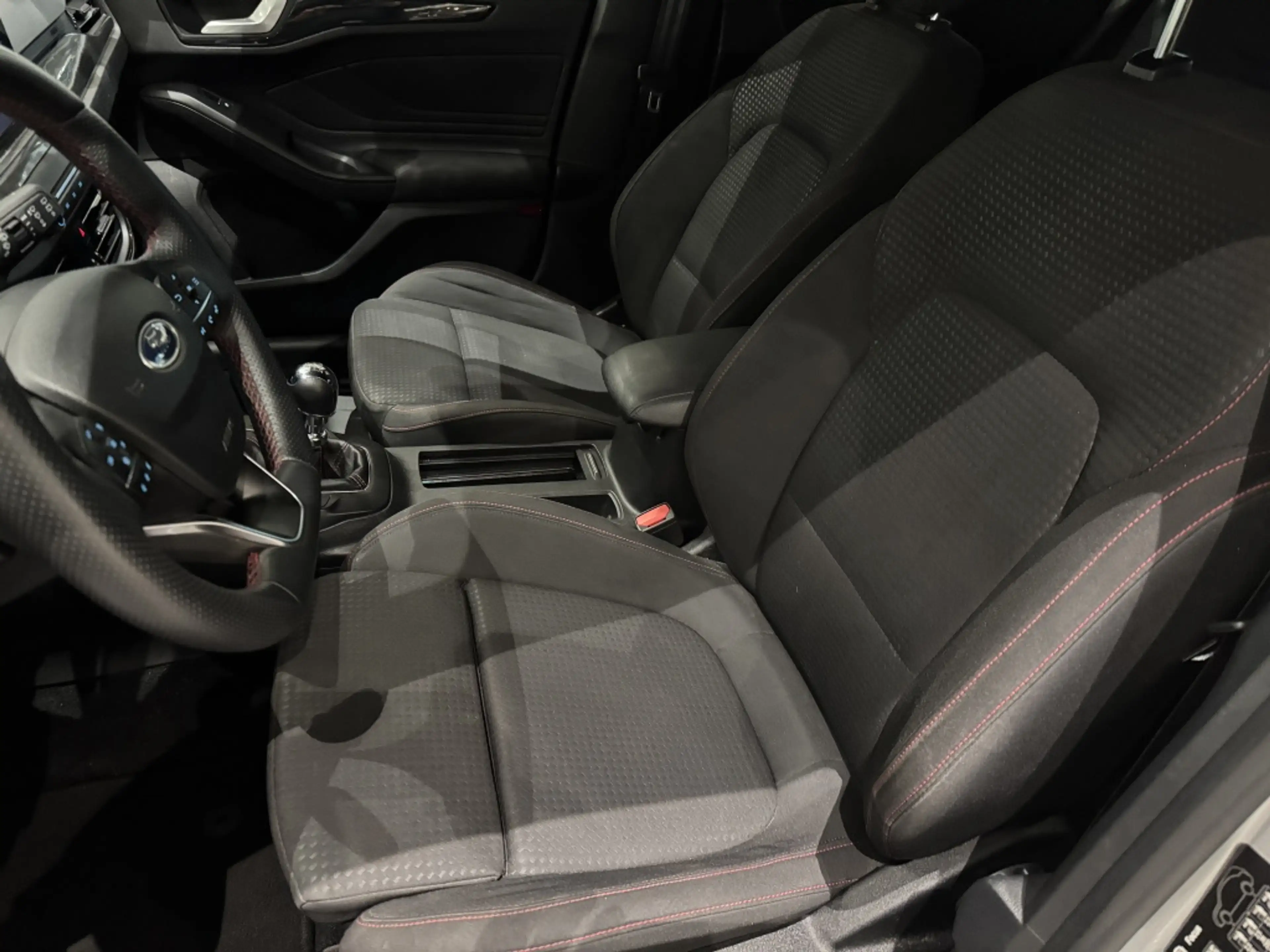 Ford Focus Wagon 1.0 EcoBoost Hybrid | ST Line — photo 5