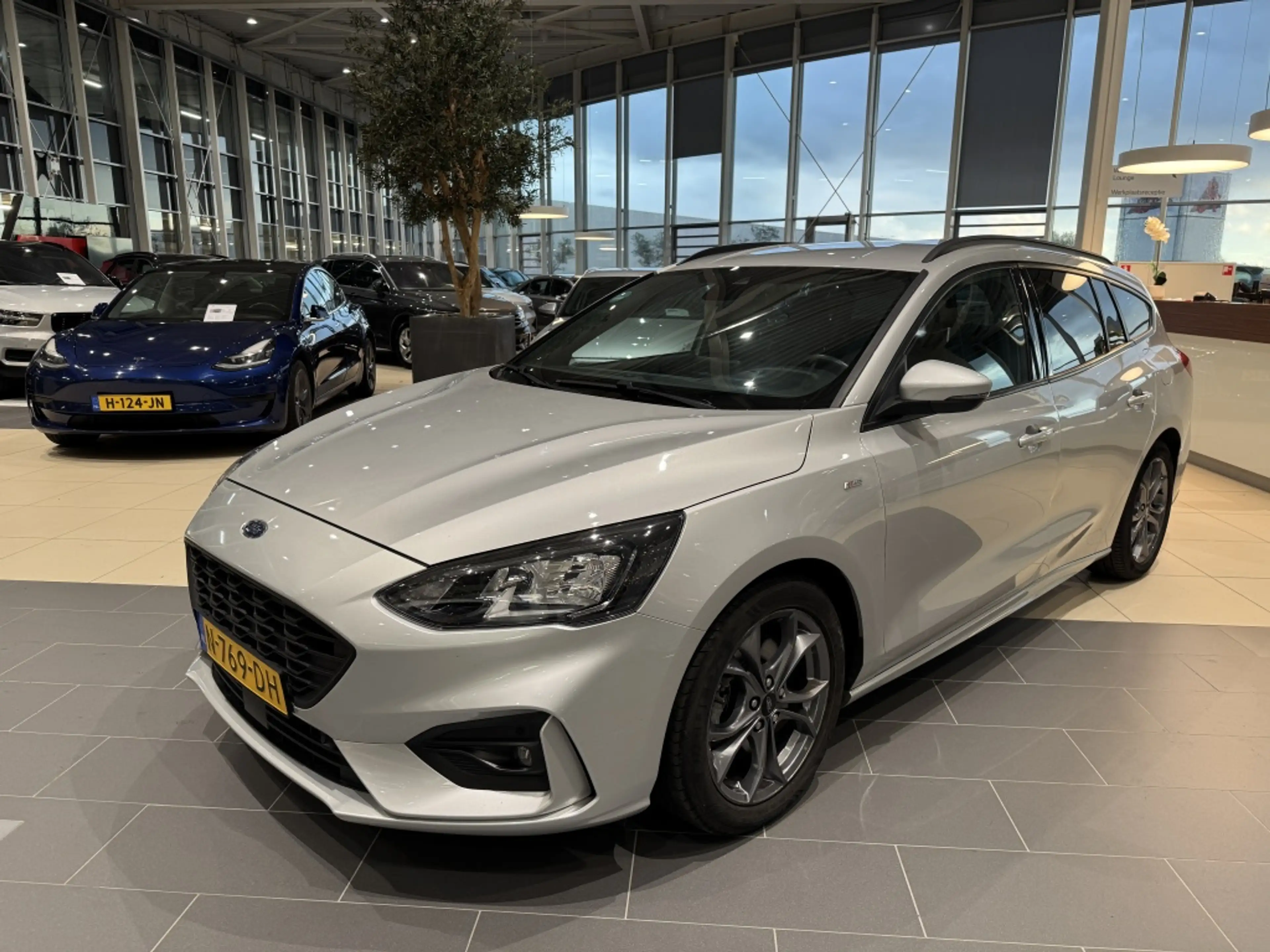 Ford Focus Wagon 1.0 EcoBoost Hybrid | ST Line — photo 3