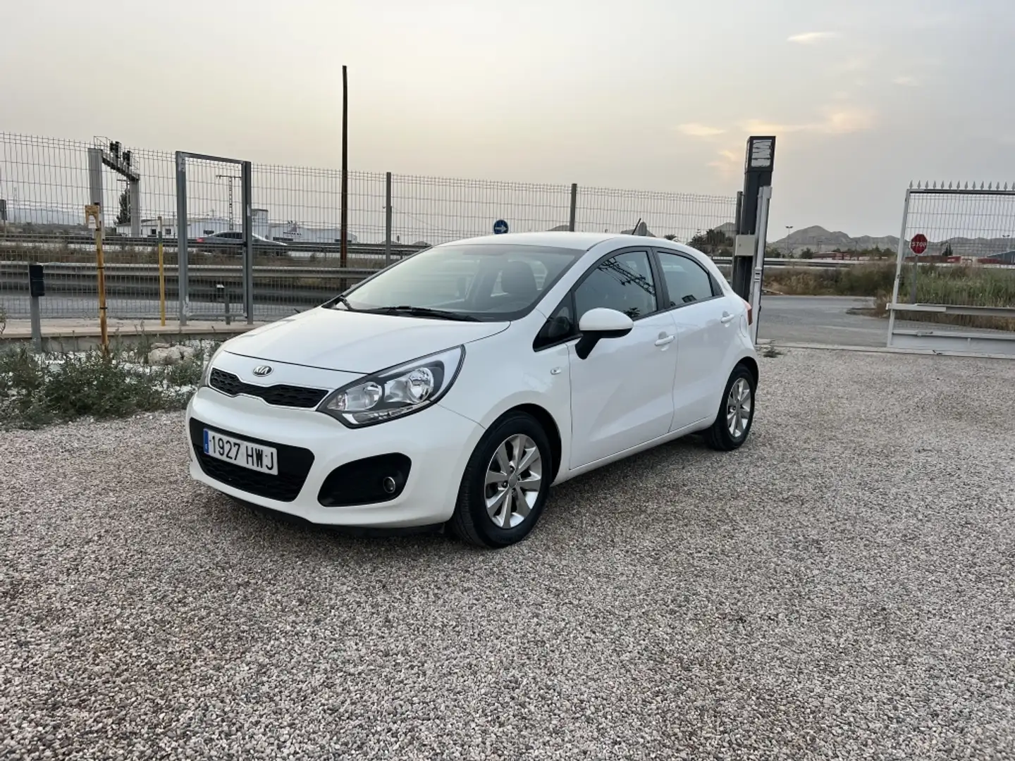 Kia Rio 1.2 Concept Blanc - 1