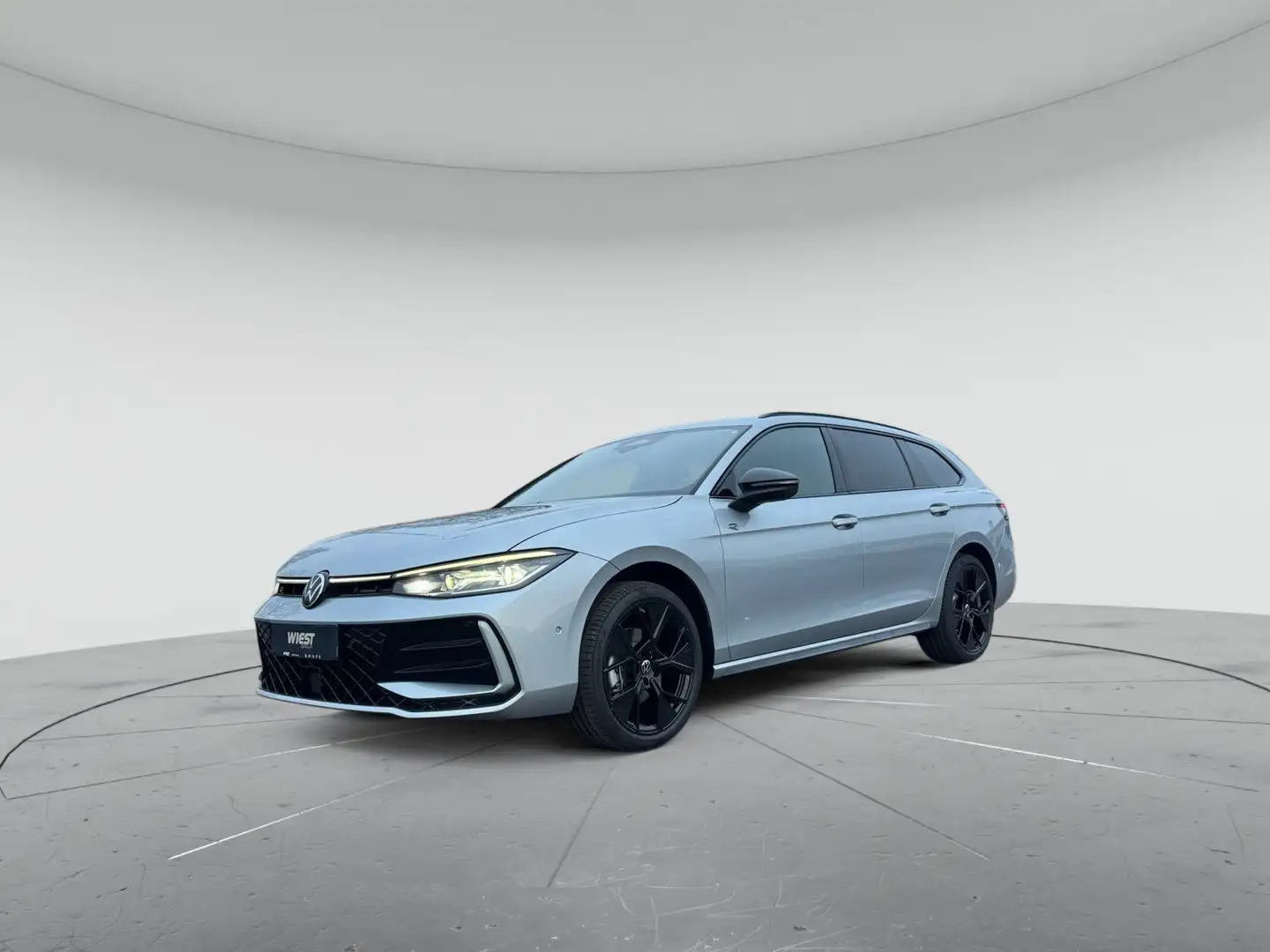 Volkswagen Passat 2.0 TDI DSG R-Line ACC AHK IQ.LIGHT ergoA Silber - 2