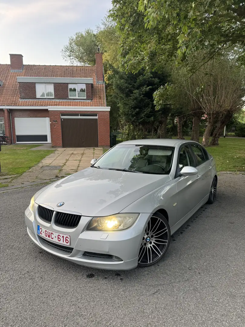 BMW 320 i gekeurd voor verkoop - 1