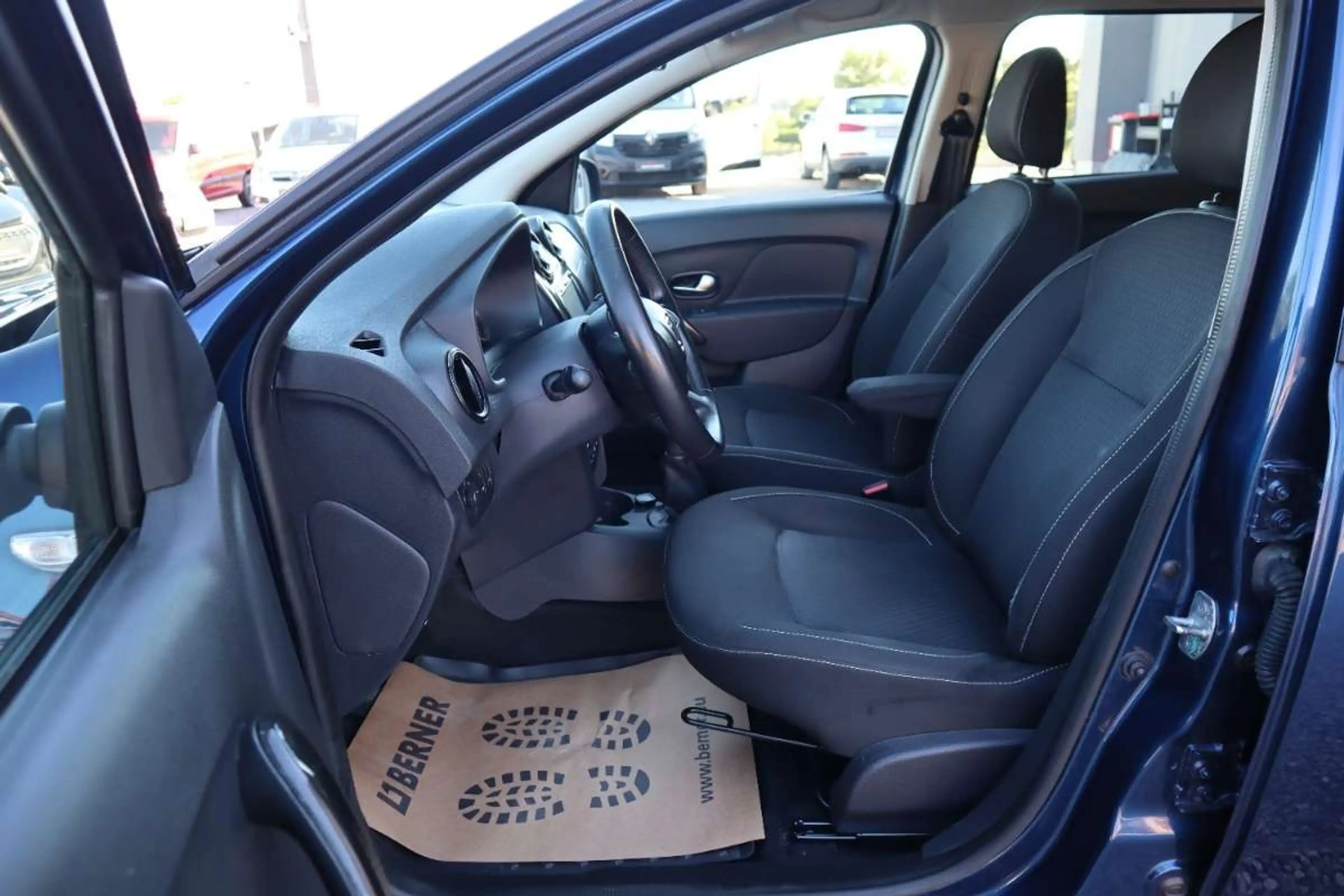 Dacia Logan MCV Supreme dCi 90 S&S — photo 11