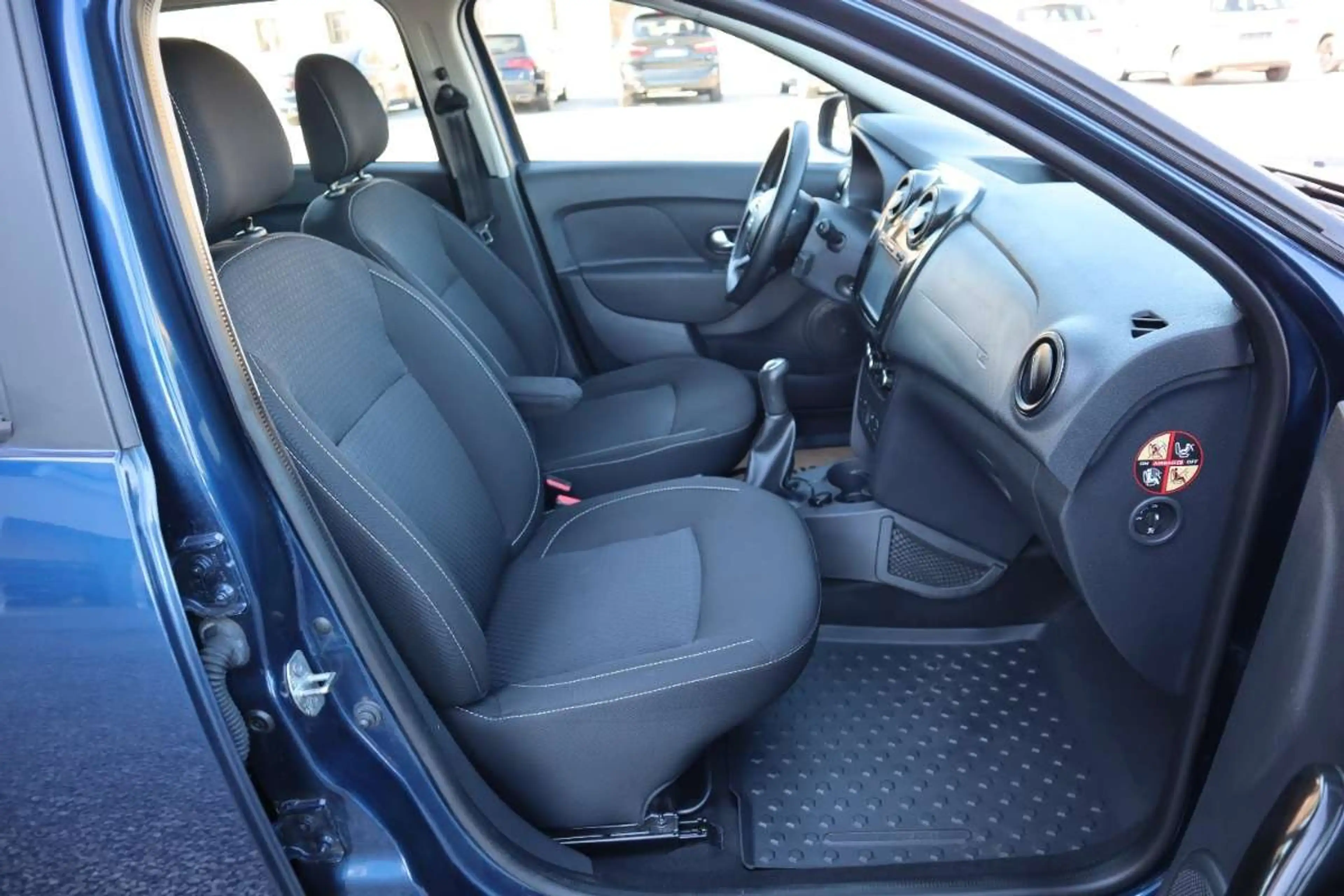 Dacia Logan MCV Supreme dCi 90 S&S — photo 10