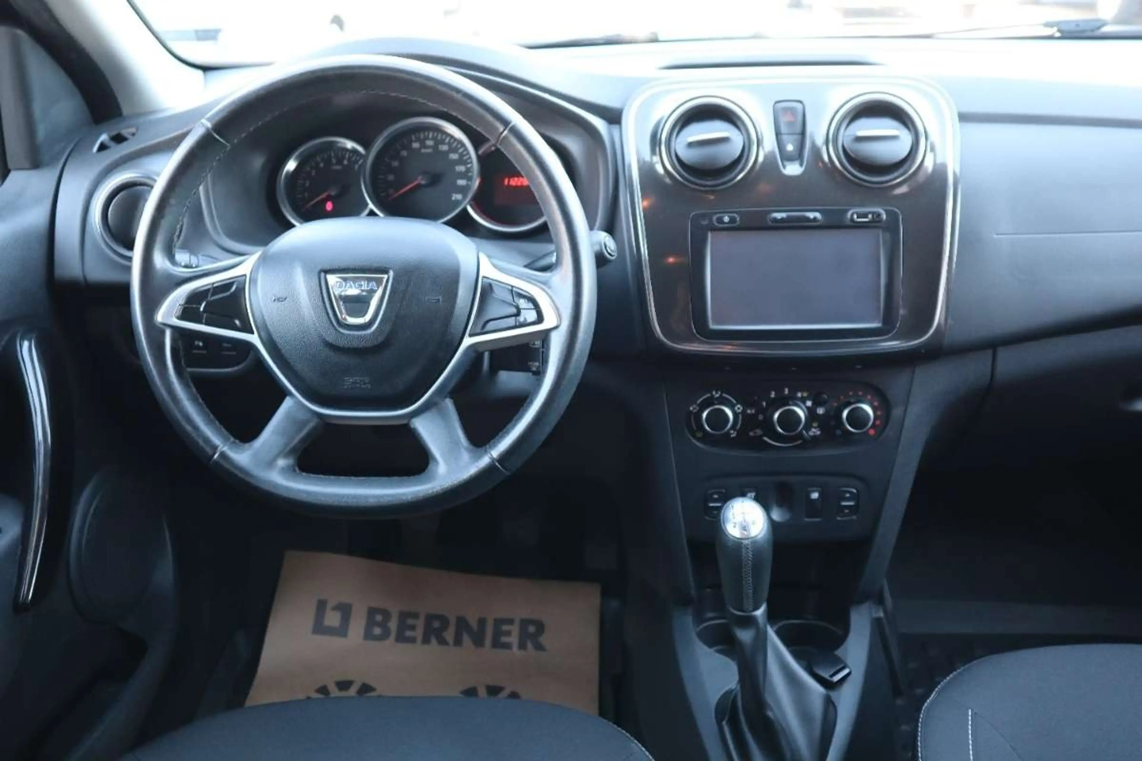 Dacia Logan MCV Supreme dCi 90 S&S — photo 7