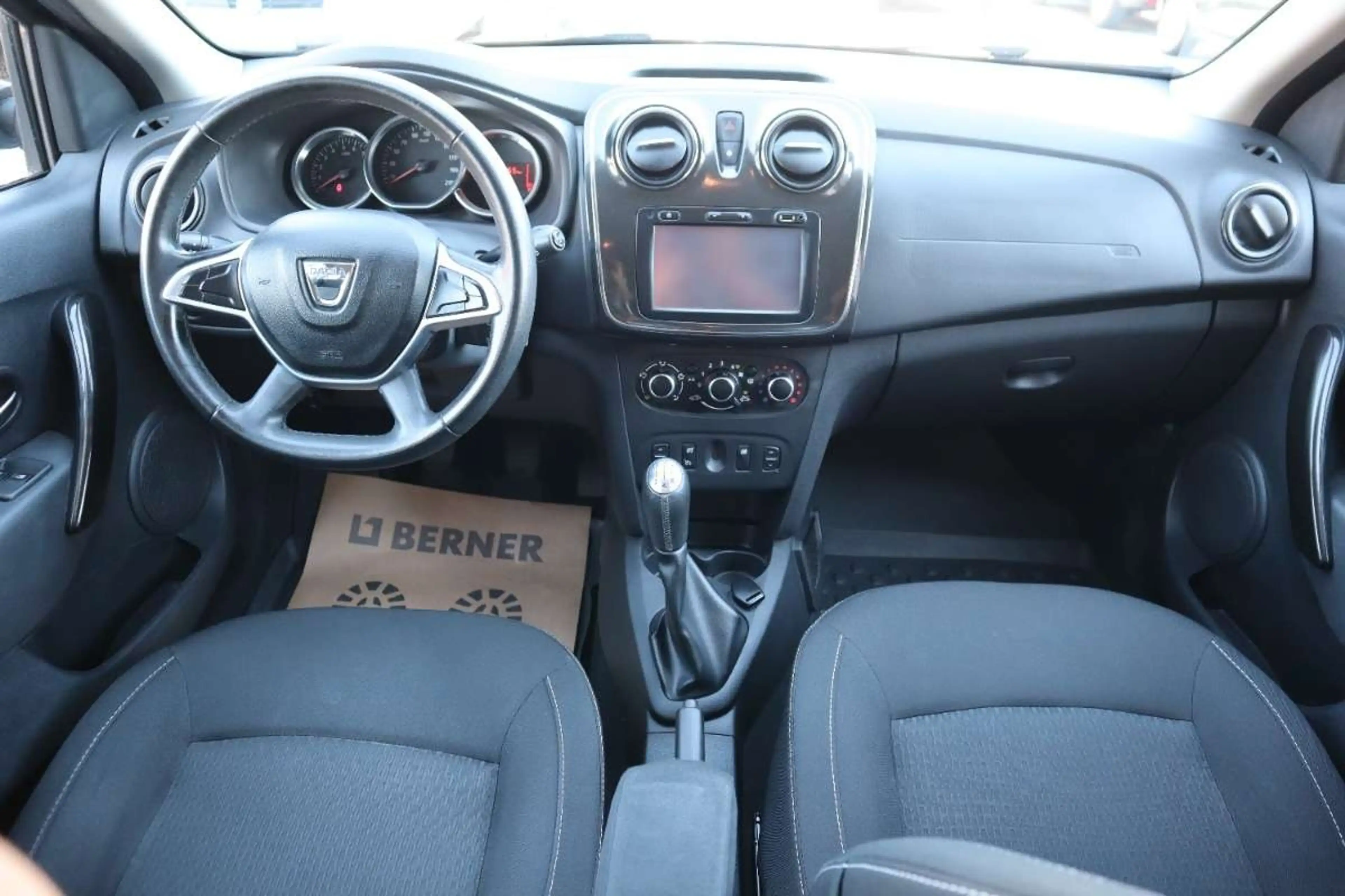 Dacia Logan MCV Supreme dCi 90 S&S — photo 8