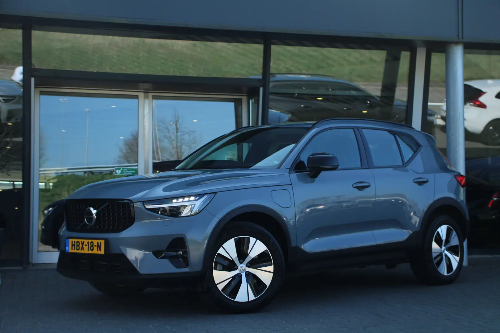 Volvo XC40 T5 Plus Dark | Adaptive Cruise | Lederen Bekleding Grigio - 2