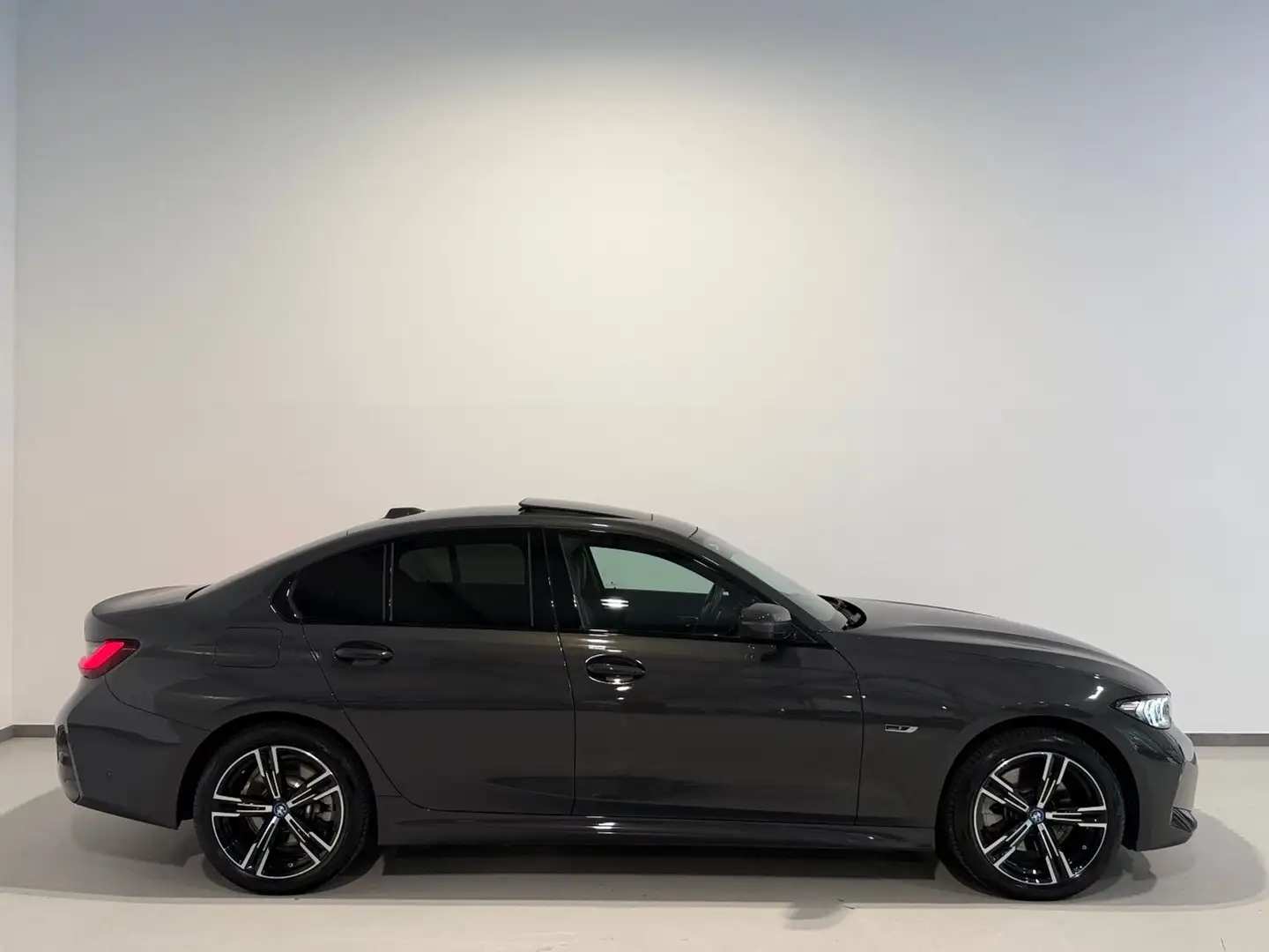 BMW 330 e xDrive LCI M-Sport/Schiebedach/HEAD-UP/Harman&K Grau - 2