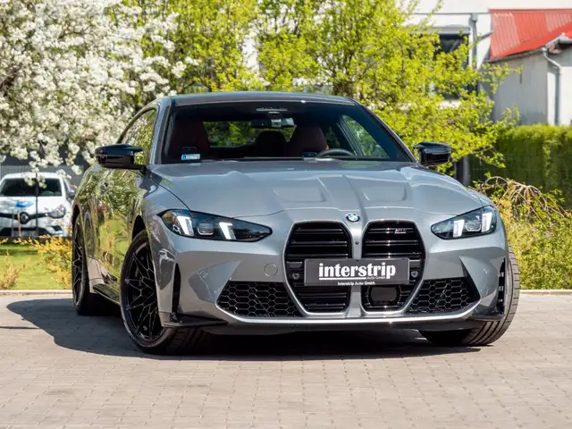 BMW M4 view 3