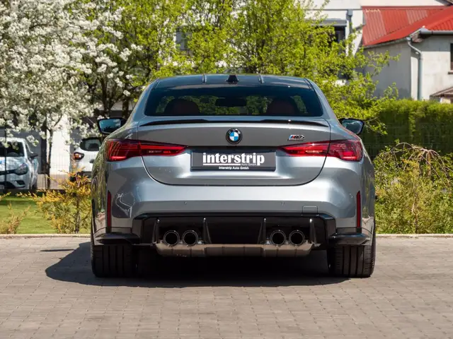 BMW M4 view 5