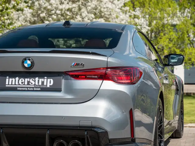 BMW M4 view 8