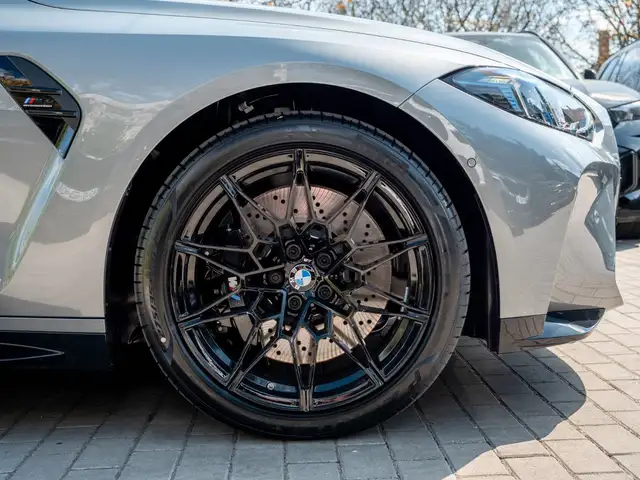 BMW M4 view 10