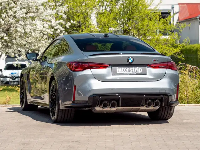 BMW M4 view 4