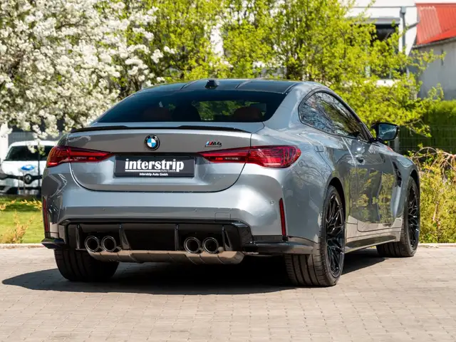 BMW M4 view 6