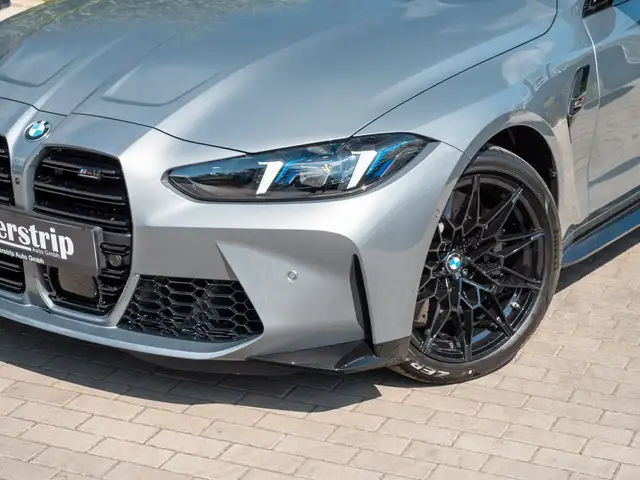 BMW M4 view 7