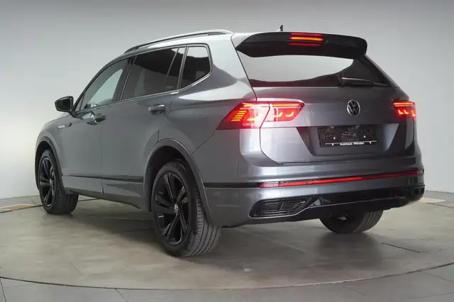 Volkswagen Tiguan Allspace view 4