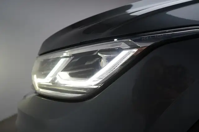 Volkswagen Tiguan Allspace view 13