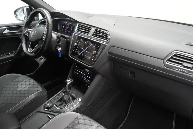Volkswagen Tiguan Allspace view 18