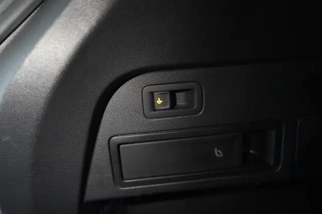 Volkswagen Tiguan Allspace view 9